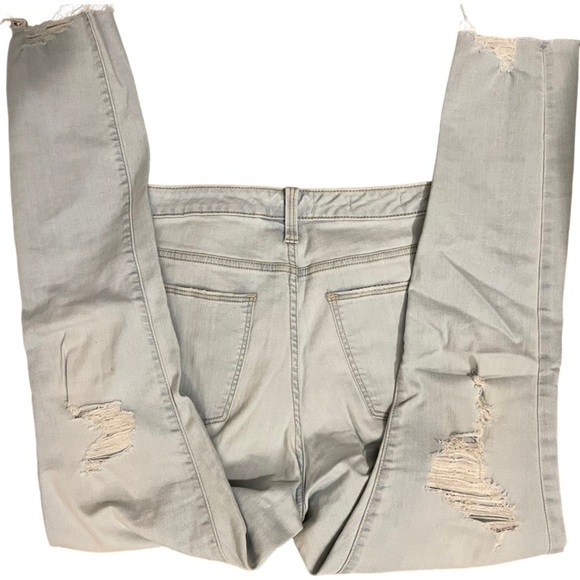 Universal Thread High Rise Skinny Jeans Distressed Light Wash - Picture 4 of 8